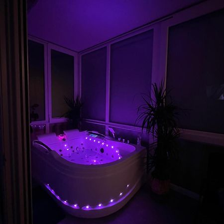 Luxrooms - Hotel Type With Private Jacuzzi Бьеловар Экстерьер фото