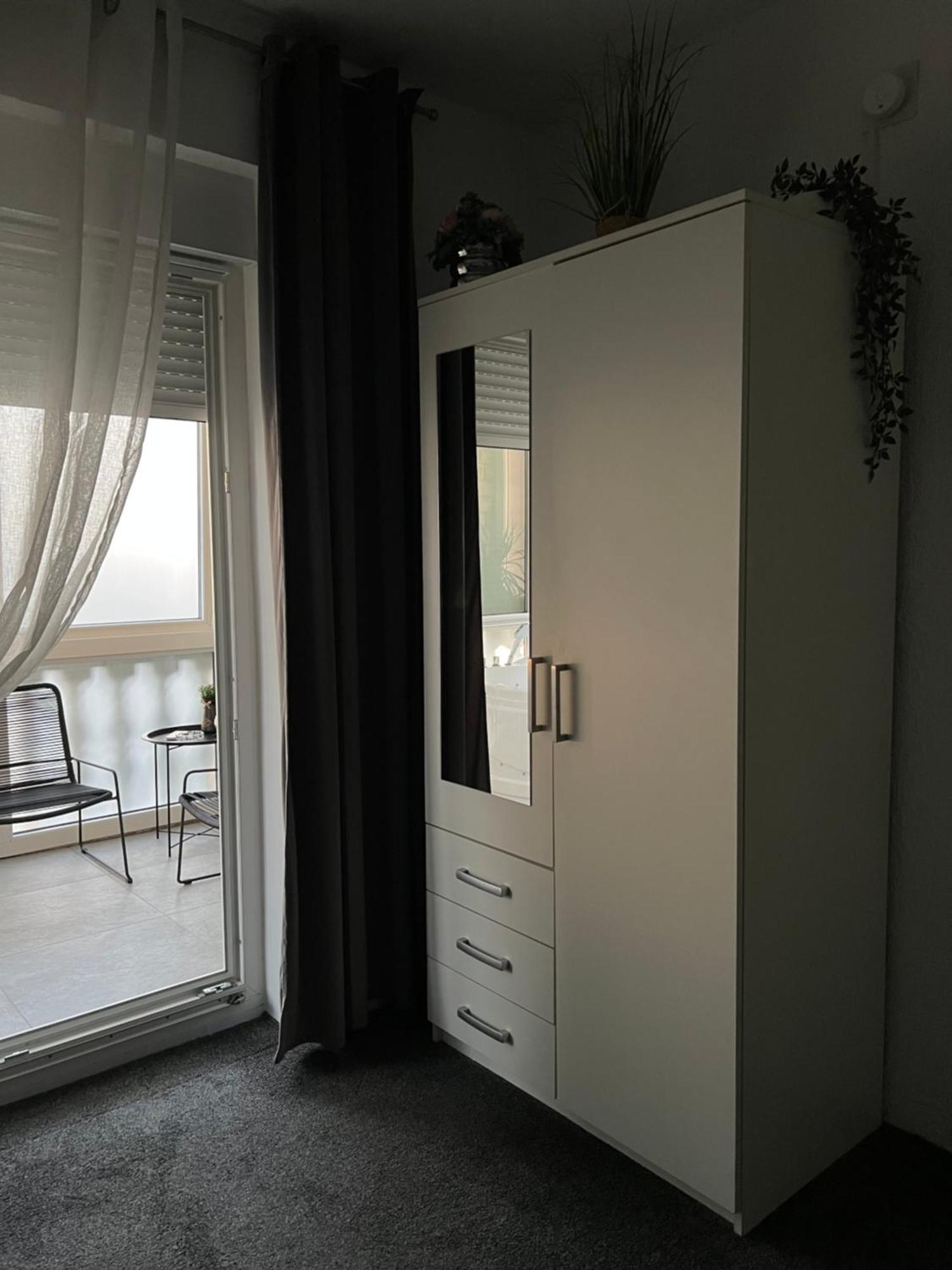 Luxrooms - Hotel Type With Private Jacuzzi Бьеловар Экстерьер фото