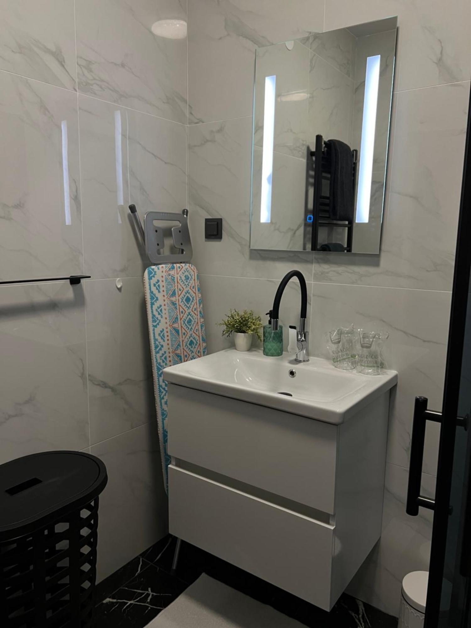 Luxrooms - Hotel Type With Private Jacuzzi Бьеловар Экстерьер фото