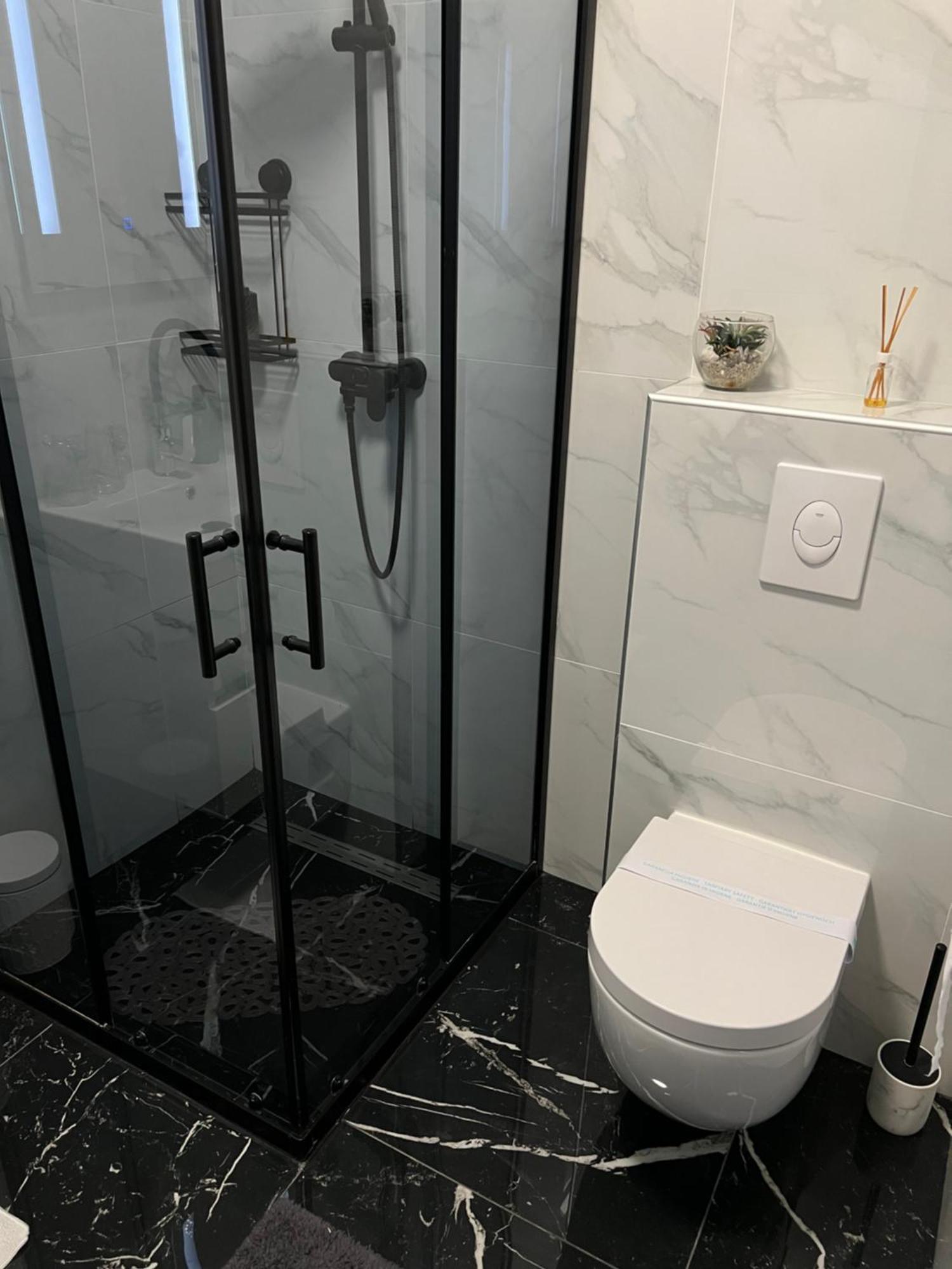 Luxrooms - Hotel Type With Private Jacuzzi Бьеловар Экстерьер фото